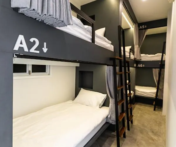 Hostel Pier 808 *