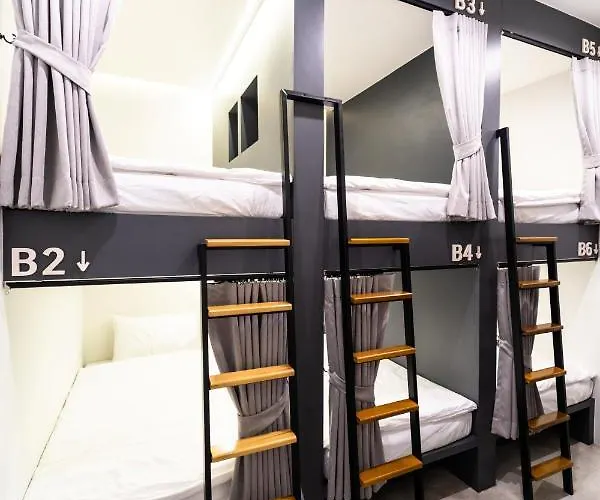 Hostel Pier 808 *