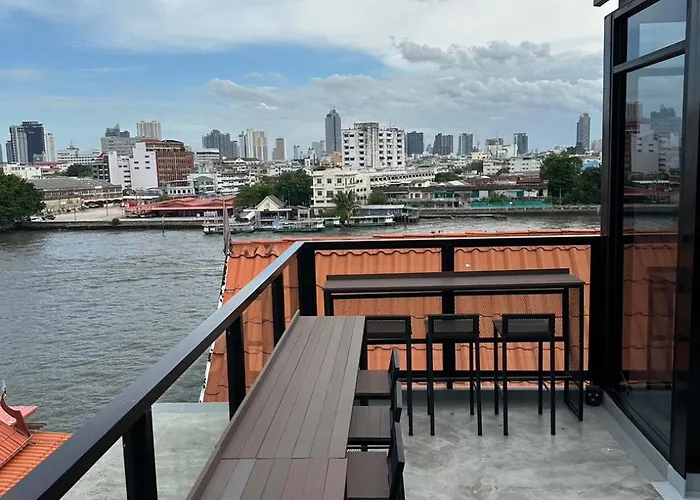 Pier 808 *