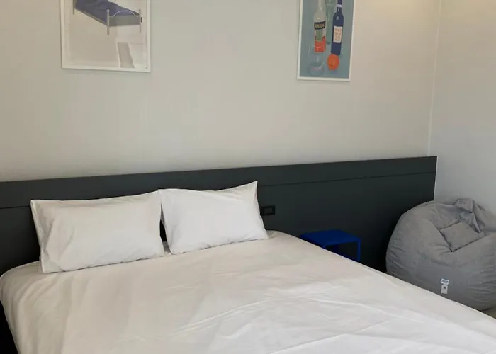 Pier 808 Albergue *