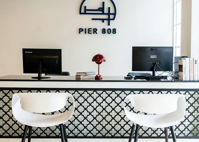 Pier 808 Albergue