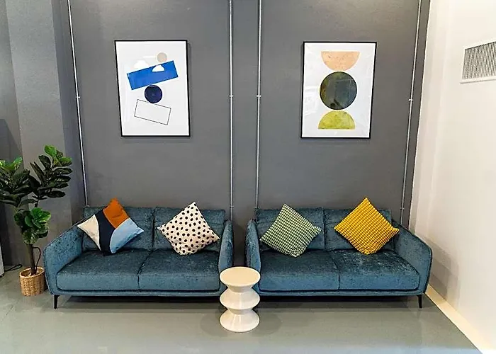Pier 808 *